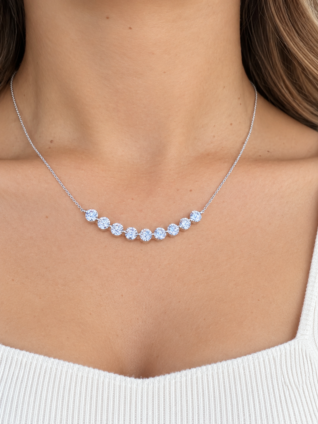 18K White Gold 2.32ctw Natural Diamond Curved Bar Necklace (0.26ct Each)