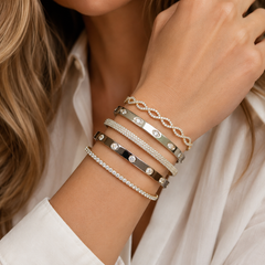 18K White Gold Interlocking Infinity Diamond Bangle Bracelet (Natural
Diamonds)