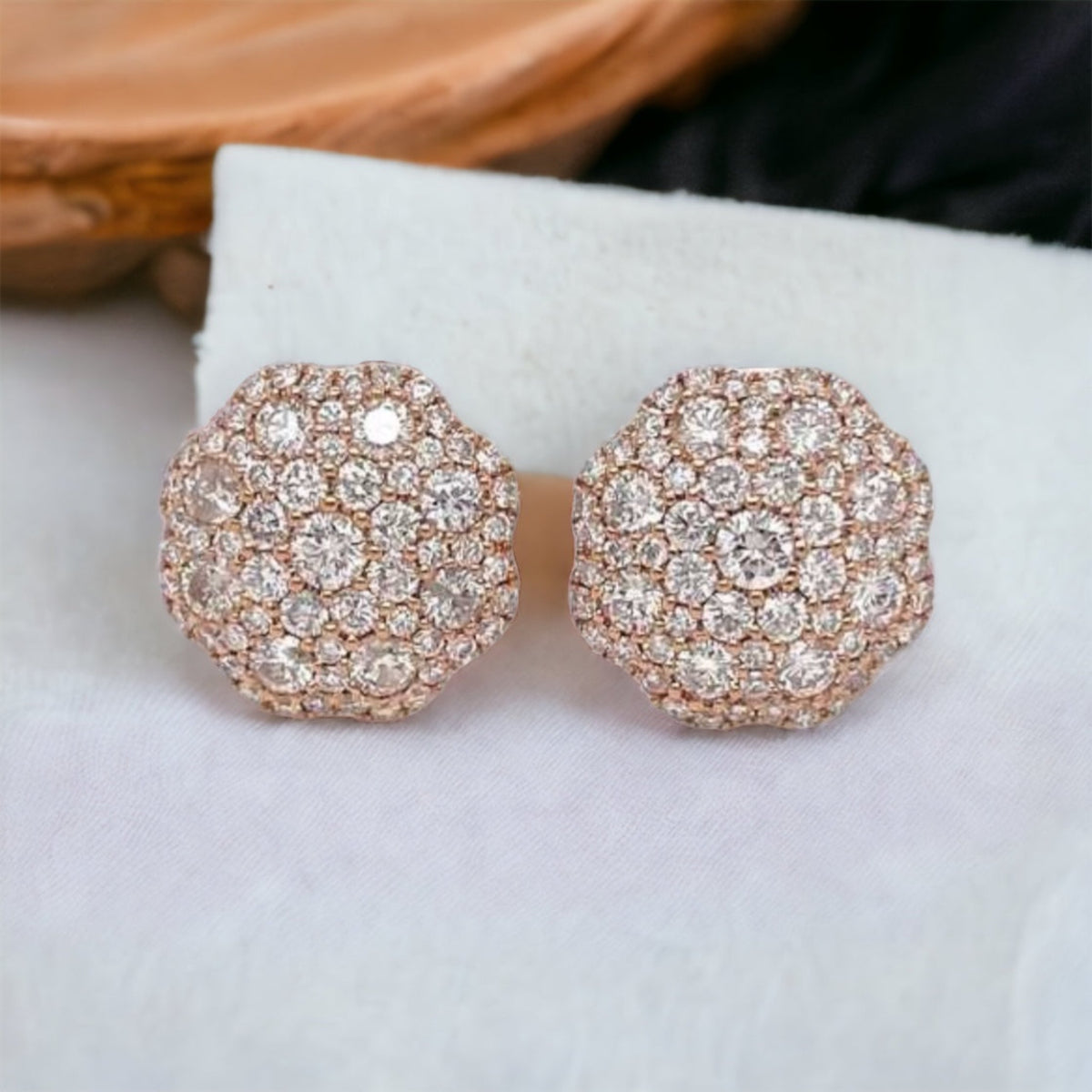 18K White Gold 1.03 Carat G VS Natural Diamond Scalloped Floral Stud Earrings (11mm)
