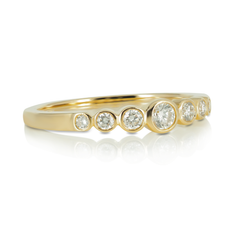 Bezel-Set Diamond Graduated Seven Stones Band - 18K Yellow Gold