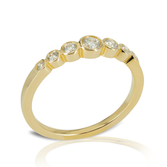 Bezel-Set Diamond Graduated Seven Stones Band - 18K Yellow Gold