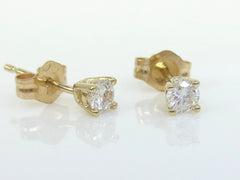 Diamond Stud Earrings - 14K Yellow Gold - 0.20cts T.W