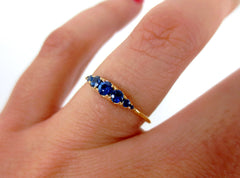 Seven-Stone Graduated Blue Sapphire Ring in 18K Yellow Gold - 0.31cts T.W