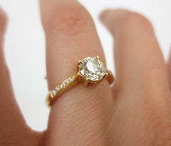 Solitaire Diamond Engagement Ring with accent Diamond Pave - 078cts T.W