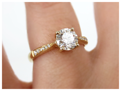 Solitaire Diamond Engagement Ring with accent Diamond Pave - 078cts T.W
