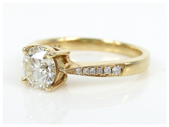 Solitaire Diamond Engagement Ring with accent Diamond Pave - 078cts T.W